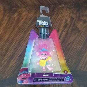 NWT POPPY TROLL WORLD TOUR FIGURINE